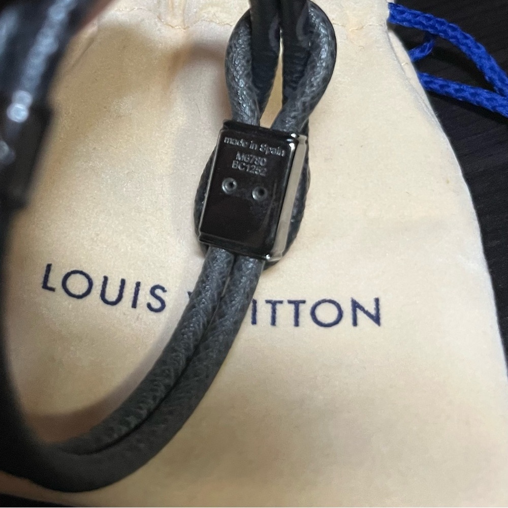 Louis Vuitton Loop It Bracelet - Picture 2 of 5